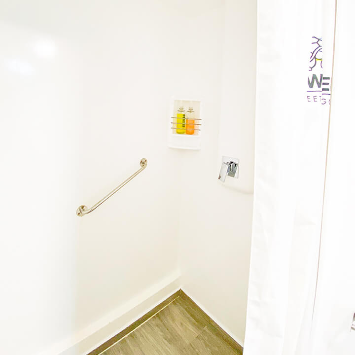 tip-top-v-guest-accommodation-bathroom-01-720x720px