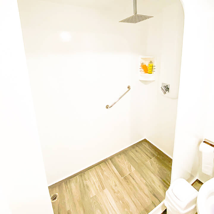 tip-top-v-guest-accommodation-bathroom-03-720x720px